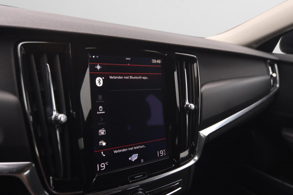 Volvo V90 2.0 D3 Kinetic|Navi Parkpilot Nap Trekhaak Cruise Control Lane Assist ACC Virtual Cockpit Volvo V90 2.0 D3 Kinetic|Navi Parkpilot Nap Trekhaak Cruise Control Lane Assist ACC Virtual Cockpit