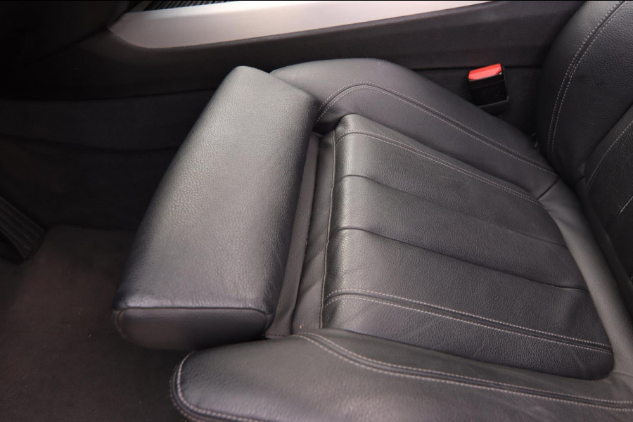 BMW X5 XDrive35i High Executive M-sport| Camera Pano X-Drive Trekhaak Digitale Cockpit ShadowLine Comfortstoelen Stoelverw.