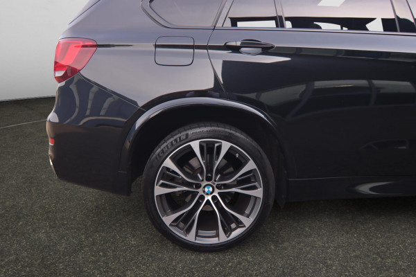 BMW X5 XDrive35i High Executive M-sport| Camera Pano X-Drive Trekhaak Digitale Cockpit ShadowLine Comfortstoelen Stoelverw.