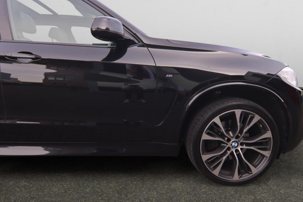 BMW X5 XDrive35i High Executive M-sport| Camera Pano X-Drive Trekhaak Digitale Cockpit ShadowLine Comfortstoelen Stoelverw.