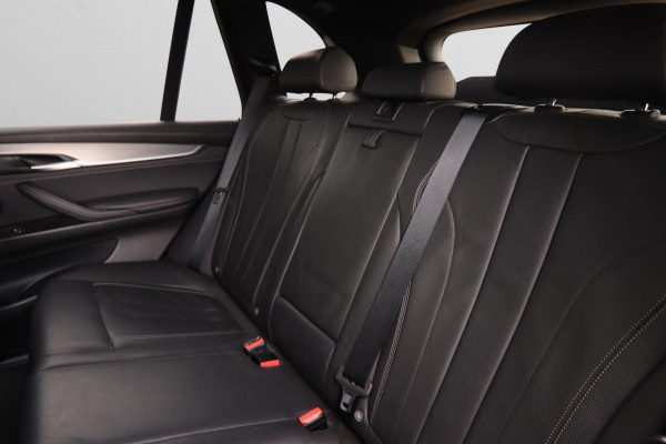BMW X5 XDrive35i High Executive M-sport| Camera Pano X-Drive Trekhaak Digitale Cockpit ShadowLine Comfortstoelen Stoelverw.
