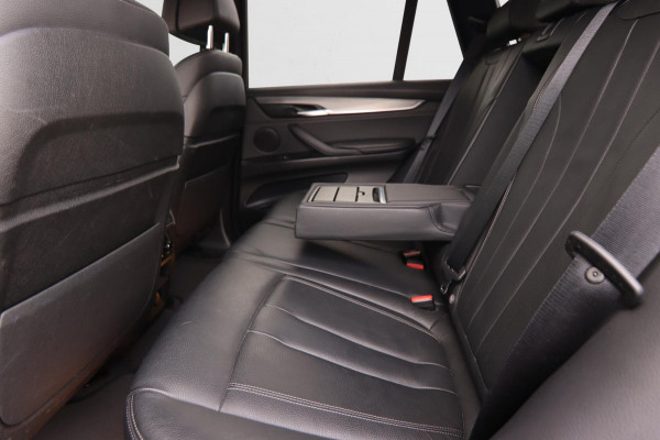 BMW X5 XDrive35i High Executive M-sport| Camera Pano X-Drive Trekhaak Digitale Cockpit ShadowLine Comfortstoelen Stoelverw.