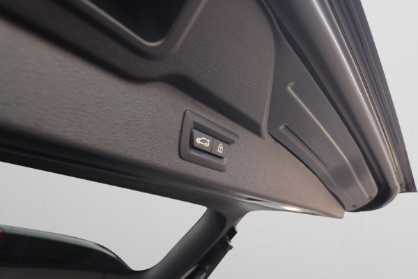 BMW X5 XDrive35i High Executive M-sport| Camera Pano X-Drive Trekhaak Digitale Cockpit ShadowLine Comfortstoelen Stoelverw.
