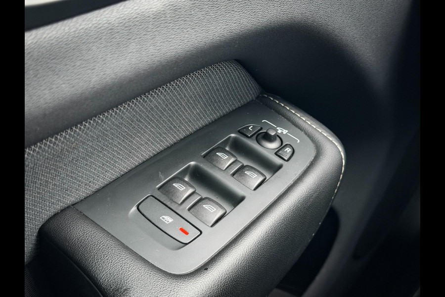 Volvo XC60 2.0 T8 Twin Engine AWD R-Design Panorama|Trekhaak Volvo XC60 2.0 T8 Twin Engine AWD R-Design Panorama|Trekhaak