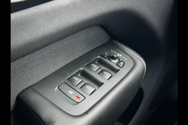 Volvo XC60 2.0 T8 Twin Engine AWD R-Design Panorama|Trekhaak Volvo XC60 2.0 T8 Twin Engine AWD R-Design Panorama|Trekhaak