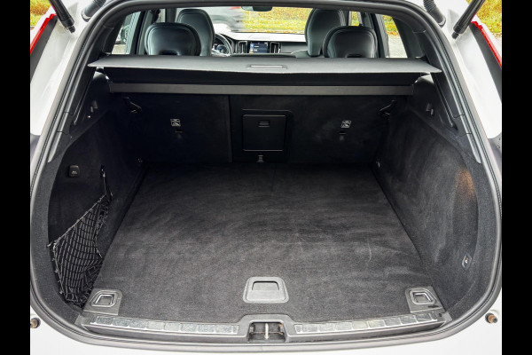 Volvo XC60 2.0 T8 Twin Engine AWD R-Design Panorama|Trekhaak Volvo XC60 2.0 T8 Twin Engine AWD R-Design Panorama|Trekhaak