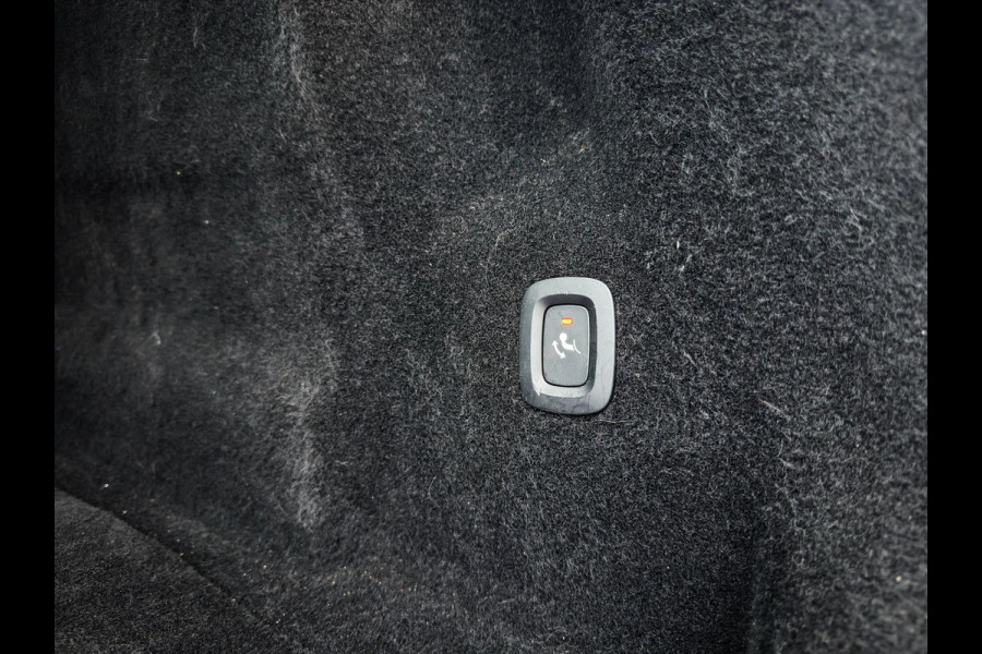 Volvo XC60 2.0 T8 Twin Engine AWD R-Design Panorama|Trekhaak Volvo XC60 2.0 T8 Twin Engine AWD R-Design Panorama|Trekhaak