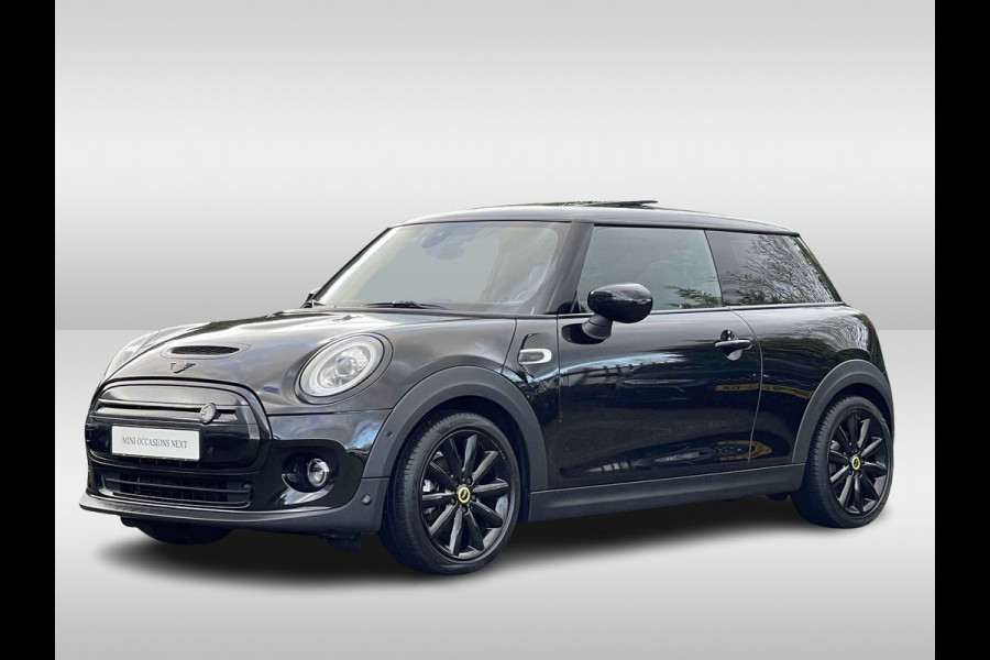 MINI Mini Electric Yours 33 kWh / SoH 95.5% / Full option! / Panoramadak / Camera / Head-up / Leder / Harman Kardon / Keyless / 17'' / CarPlay / Stoelverwarming / Matrix LED / DAB / Cruise Control MINI Mini Electric Yours 33 kWh / SoH 95.5% / Full option! / Panoramadak / Camera / Head-up / Leder / Harman Kardon / Keyless / 17'' / CarPlay / Stoelverwarming / Matrix LED / DAB / Cruise Control