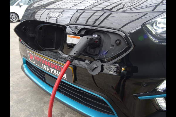 Kia e-Niro ExecutiveLine 64 kWh * LEER * TREKHAAK * 474 KM ACCU RANGE !! Kia e-Niro ExecutiveLine 64 kWh * LEER * TREKHAAK * 474 KM ACCU RANGE !!
