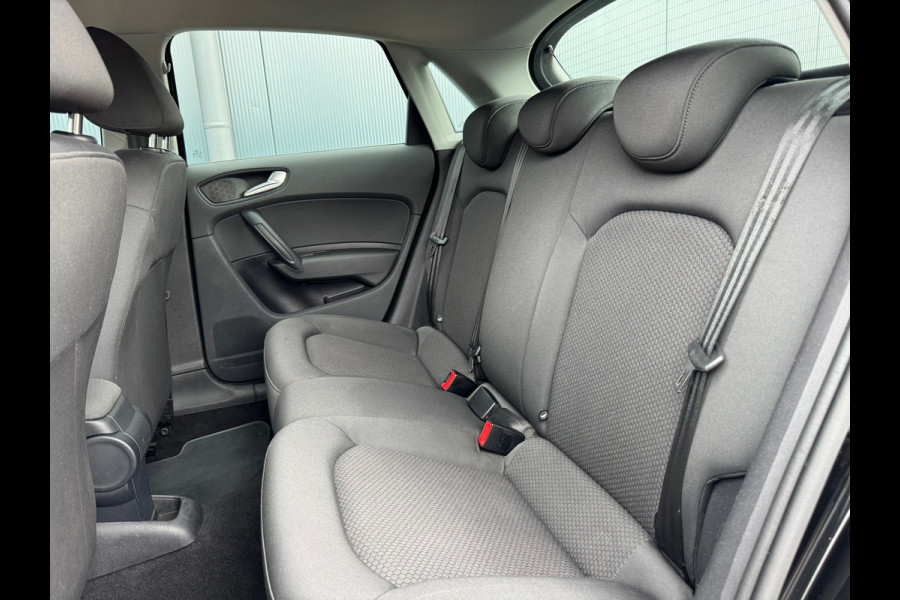 Audi A1 Sportback 1.0 TFSI Pro Line * Stoelverwarming * Led * Lichtmetalen Velgen Audi A1 Sportback 1.0 TFSI Pro Line * Stoelverwarming * Led * Lichtmetalen Velgen