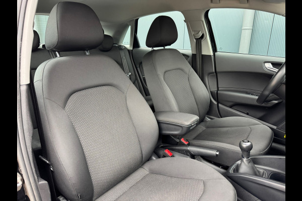 Audi A1 Sportback 1.0 TFSI Pro Line * Stoelverwarming * Led * Lichtmetalen Velgen Audi A1 Sportback 1.0 TFSI Pro Line * Stoelverwarming * Led * Lichtmetalen Velgen