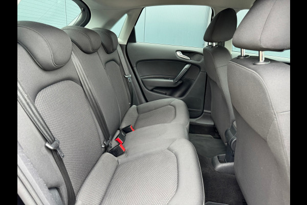 Audi A1 Sportback 1.0 TFSI Pro Line * Stoelverwarming * Led * Lichtmetalen Velgen Audi A1 Sportback 1.0 TFSI Pro Line * Stoelverwarming * Led * Lichtmetalen Velgen