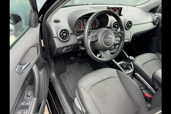 Audi A1 Sportback 1.0 TFSI Pro Line * Stoelverwarming * Led * Lichtmetalen Velgen Audi A1 Sportback 1.0 TFSI Pro Line * Stoelverwarming * Led * Lichtmetalen Velgen