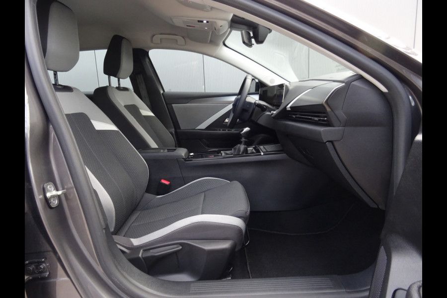 Opel Astra Sports Tourer 1.2 Turbo * PDC * CARPLAY * TREKHAAK !! Opel Astra Sports Tourer 1.2 Turbo * PDC * CARPLAY * TREKHAAK !!