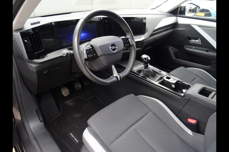 Opel Astra Sports Tourer 1.2 Turbo * PDC * CARPLAY * TREKHAAK !! Opel Astra Sports Tourer 1.2 Turbo * PDC * CARPLAY * TREKHAAK !!