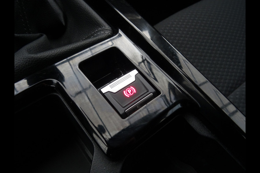 Opel Astra Sports Tourer 1.2 Turbo * PDC * CARPLAY * TREKHAAK !! Opel Astra Sports Tourer 1.2 Turbo * PDC * CARPLAY * TREKHAAK !!