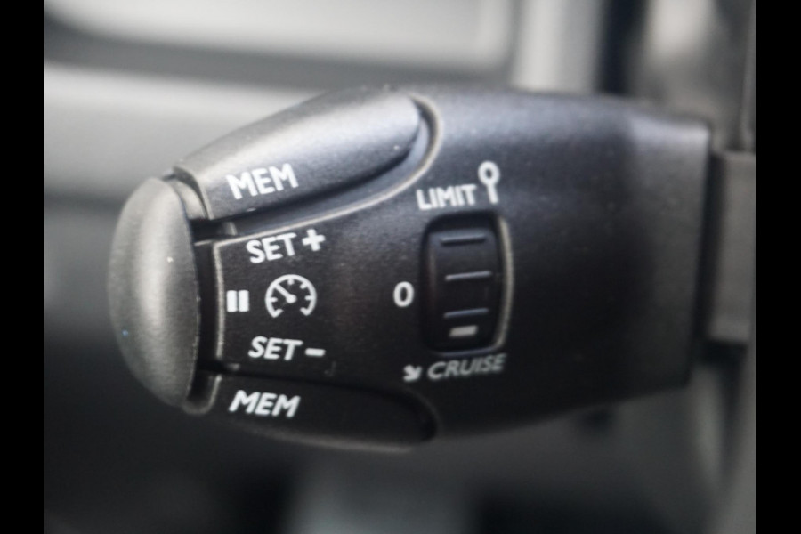Peugeot e-Expert L3 75 kWh | camera | navi incl. Apple Carplay | Comfort tussenschot | airco | cruise control | rijklaarprijs Peugeot e-Expert L3 75 kWh | camera | navi incl. Apple Carplay | Comfort tussenschot | airco | cruise control | rijklaarprijs