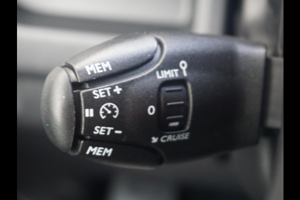 Peugeot e-Expert L3 75 kWh | camera | navi incl. Apple Carplay | Comfort tussenschot | airco | cruise control | rijklaarprijs Peugeot e-Expert L3 75 kWh | camera | navi incl. Apple Carplay | Comfort tussenschot | airco | cruise control | rijklaarprijs