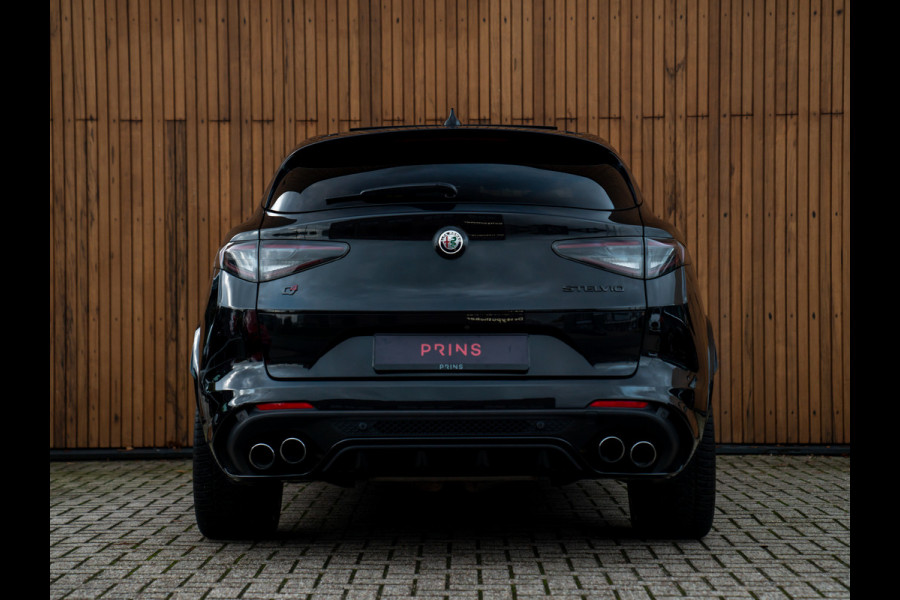 Alfa Romeo Stelvio 2.9 V6 AWD Quadrifoglio | Pano-dak | 21 inch | Harman/Kardon | Adapt. cruise Alfa Romeo Stelvio 2.9 V6 AWD Quadrifoglio | Pano-dak | 21 inch | Harman/Kardon | Adapt. cruise