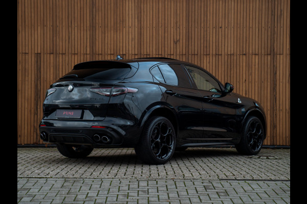 Alfa Romeo Stelvio 2.9 V6 AWD Quadrifoglio | Pano-dak | 21 inch | Harman/Kardon | Adapt. cruise Alfa Romeo Stelvio 2.9 V6 AWD Quadrifoglio | Pano-dak | 21 inch | Harman/Kardon | Adapt. cruise