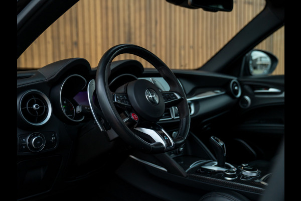 Alfa Romeo Stelvio 2.9 V6 AWD Quadrifoglio | Pano-dak | 21 inch | Harman/Kardon | Adapt. cruise Alfa Romeo Stelvio 2.9 V6 AWD Quadrifoglio | Pano-dak | 21 inch | Harman/Kardon | Adapt. cruise
