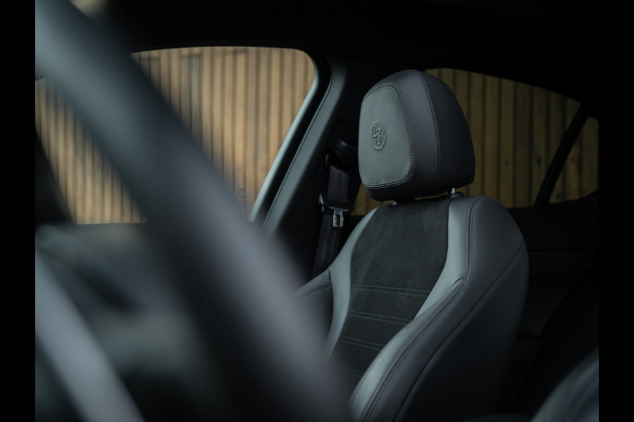 Alfa Romeo Stelvio 2.9 V6 AWD Quadrifoglio | Pano-dak | 21 inch | Harman/Kardon | Adapt. cruise Alfa Romeo Stelvio 2.9 V6 AWD Quadrifoglio | Pano-dak | 21 inch | Harman/Kardon | Adapt. cruise