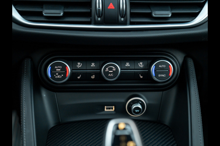 Alfa Romeo Stelvio 2.9 V6 AWD Quadrifoglio | Pano-dak | 21 inch | Harman/Kardon | Adapt. cruise Alfa Romeo Stelvio 2.9 V6 AWD Quadrifoglio | Pano-dak | 21 inch | Harman/Kardon | Adapt. cruise