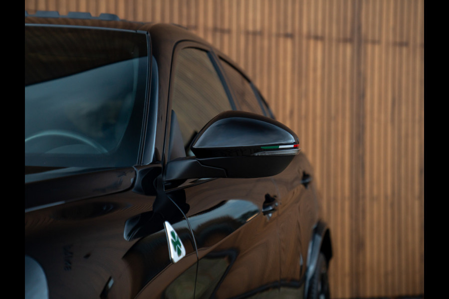 Alfa Romeo Stelvio 2.9 V6 AWD Quadrifoglio | Pano-dak | 21 inch | Harman/Kardon | Adapt. cruise Alfa Romeo Stelvio 2.9 V6 AWD Quadrifoglio | Pano-dak | 21 inch | Harman/Kardon | Adapt. cruise