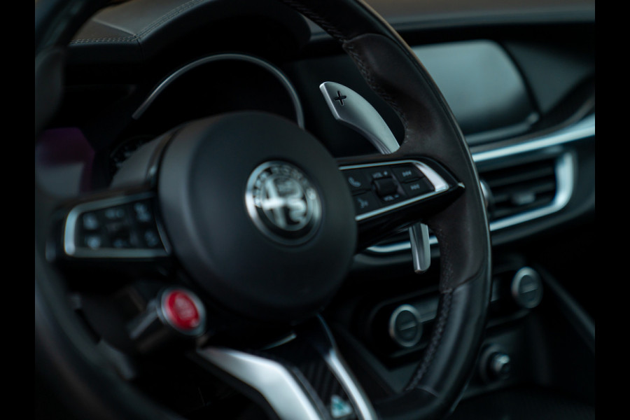 Alfa Romeo Stelvio 2.9 V6 AWD Quadrifoglio | Pano-dak | 21 inch | Harman/Kardon | Adapt. cruise Alfa Romeo Stelvio 2.9 V6 AWD Quadrifoglio | Pano-dak | 21 inch | Harman/Kardon | Adapt. cruise