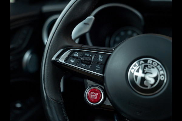 Alfa Romeo Stelvio 2.9 V6 AWD Quadrifoglio | Pano-dak | 21 inch | Harman/Kardon | Adapt. cruise Alfa Romeo Stelvio 2.9 V6 AWD Quadrifoglio | Pano-dak | 21 inch | Harman/Kardon | Adapt. cruise