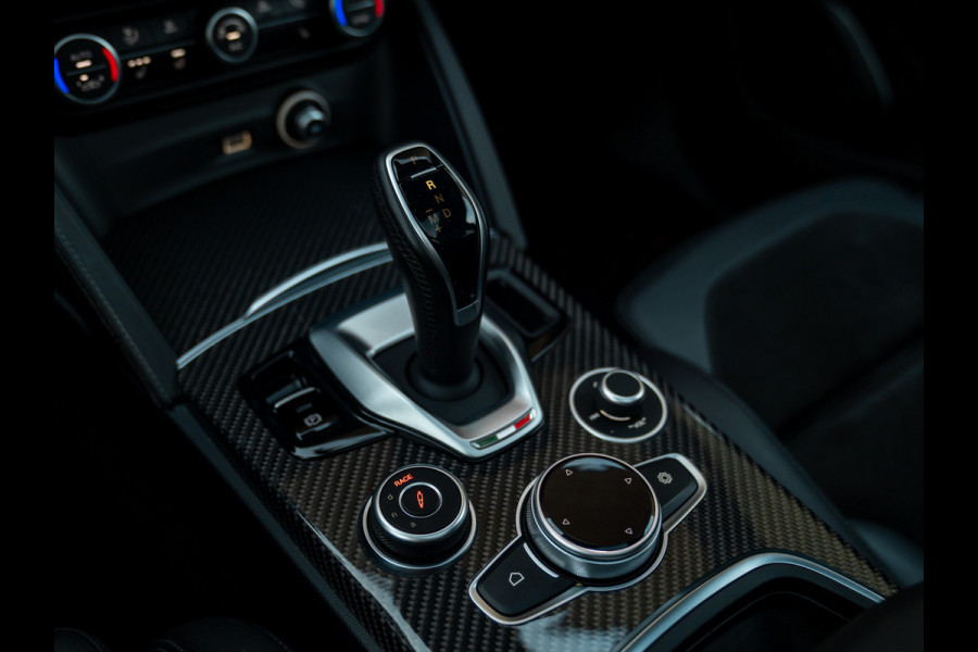 Alfa Romeo Stelvio 2.9 V6 AWD Quadrifoglio | Pano-dak | 21 inch | Harman/Kardon | Adapt. cruise Alfa Romeo Stelvio 2.9 V6 AWD Quadrifoglio | Pano-dak | 21 inch | Harman/Kardon | Adapt. cruise