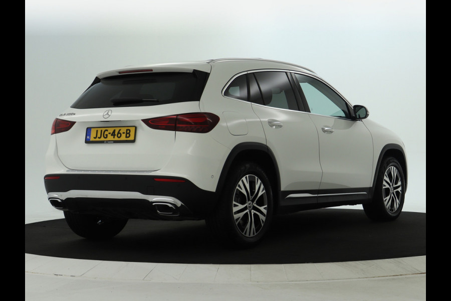 Mercedes-Benz GLA 250 e Plug-In Hybride Panorama Schuif-Kanteldak | Dodehoekassist | Memory Voorstoelen | Sfeerverlichting | 11 kW Laden | Stuur en Stoelverwarming. Inclusief 24 maanden MB Certified garantie voor Europa.