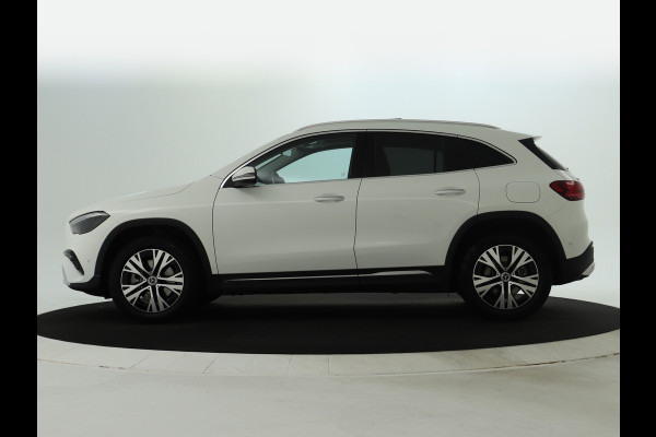 Mercedes-Benz GLA 250 e Plug-In Hybride Panorama Schuif-Kanteldak | Dodehoekassist | Memory Voorstoelen | Sfeerverlichting | 11 kW Laden | Stuur en Stoelverwarming. Inclusief 24 maanden MB Certified garantie voor Europa.