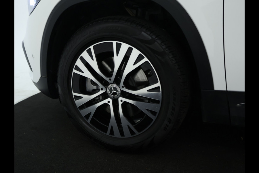 Mercedes-Benz GLA 250 e Plug-In Hybride Panorama Schuif-Kanteldak | Dodehoekassist | Memory Voorstoelen | Sfeerverlichting | 11 kW Laden | Stuur en Stoelverwarming. Inclusief 24 maanden MB Certified garantie voor Europa.