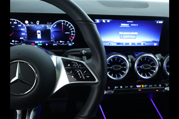 Mercedes-Benz GLA 250 e Plug-In Hybride Panorama Schuif-Kanteldak | Dodehoekassist | Memory Voorstoelen | Sfeerverlichting | 11 kW Laden | Stuur en Stoelverwarming. Inclusief 24 maanden MB Certified garantie voor Europa.