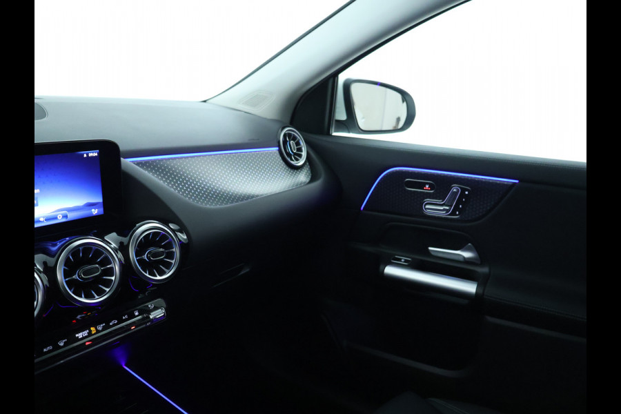 Mercedes-Benz GLA 250 e Plug-In Hybride Panorama Schuif-Kanteldak | Dodehoekassist | Memory Voorstoelen | Sfeerverlichting | 11 kW Laden | Stuur en Stoelverwarming. Inclusief 24 maanden MB Certified garantie voor Europa.