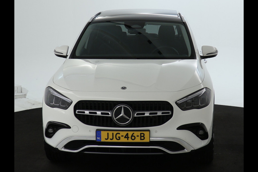 Mercedes-Benz GLA 250 e Plug-In Hybride Panorama Schuif-Kanteldak | Dodehoekassist | Memory Voorstoelen | Sfeerverlichting | 11 kW Laden | Stuur en Stoelverwarming. Inclusief 24 maanden MB Certified garantie voor Europa.