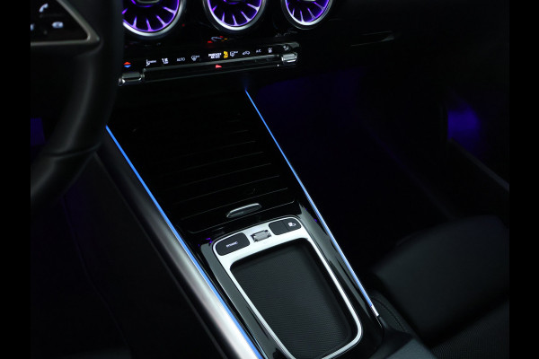 Mercedes-Benz GLA 250 e Plug-In Hybride Panorama Schuif-Kanteldak | Dodehoekassist | Memory Voorstoelen | Sfeerverlichting | 11 kW Laden | Stuur en Stoelverwarming. Inclusief 24 maanden MB Certified garantie voor Europa.