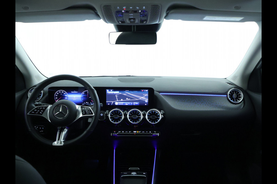 Mercedes-Benz GLA 250 e Plug-In Hybride Panorama Schuif-Kanteldak | Dodehoekassist | Memory Voorstoelen | Sfeerverlichting | 11 kW Laden | Stuur en Stoelverwarming. Inclusief 24 maanden MB Certified garantie voor Europa.