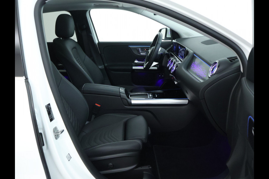 Mercedes-Benz GLA 250 e Plug-In Hybride Panorama Schuif-Kanteldak | Dodehoekassist | Memory Voorstoelen | Sfeerverlichting | 11 kW Laden | Stuur en Stoelverwarming. Inclusief 24 maanden MB Certified garantie voor Europa.