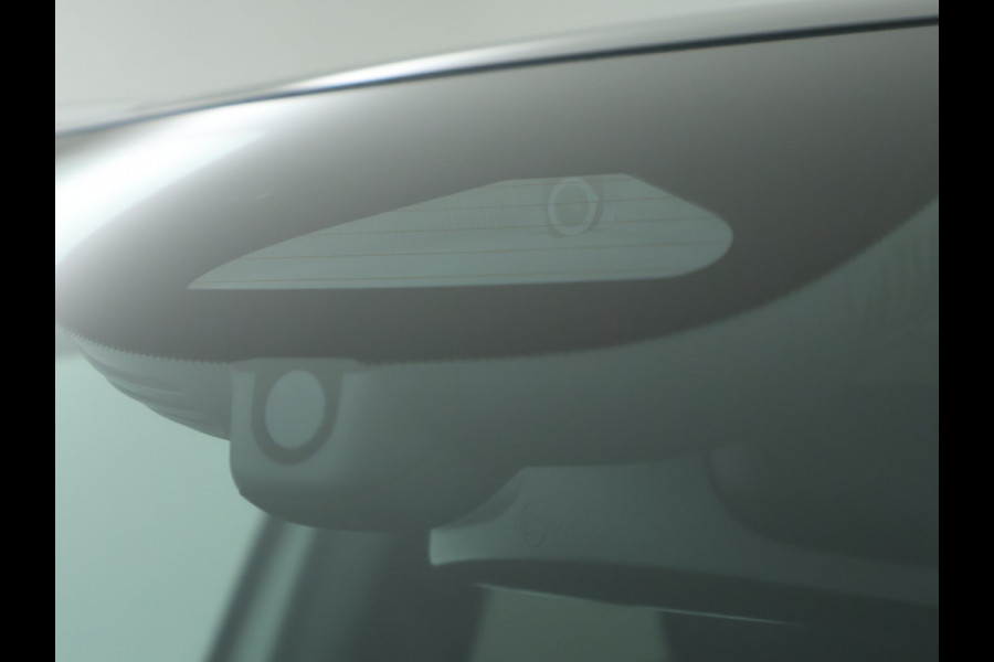 Mercedes-Benz GLA 250 e Plug-In Hybride Panorama Schuif-Kanteldak | Dodehoekassist | Memory Voorstoelen | Sfeerverlichting | 11 kW Laden | Stuur en Stoelverwarming. Inclusief 24 maanden MB Certified garantie voor Europa.