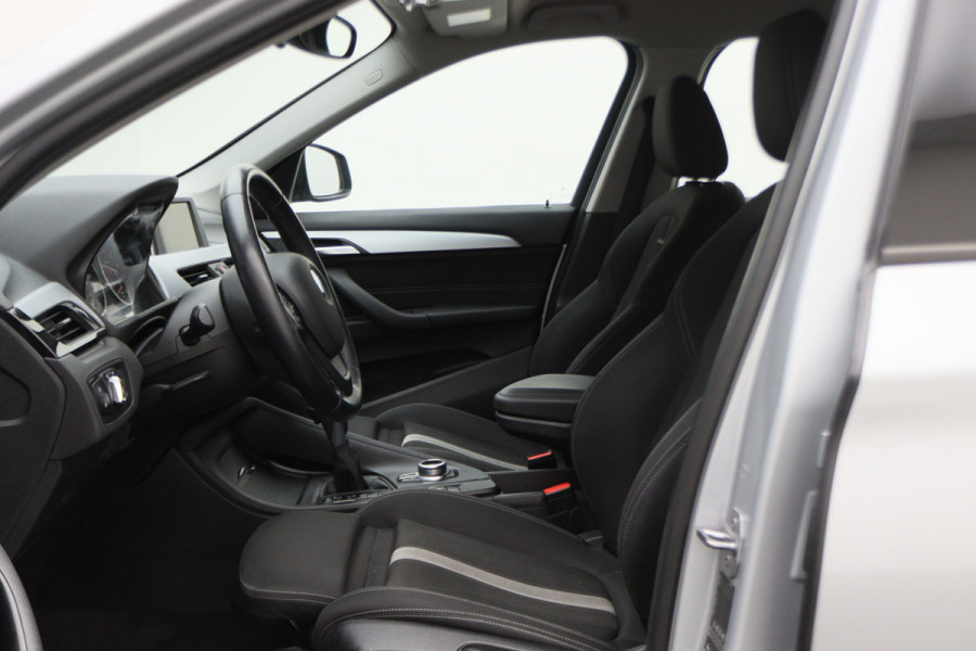 BMW X1 sDrive18i Centennial High Executive Automaat Camera, LED, Navigatie, Climate, Trekhaak, PDC BMW X1 sDrive18i Centennial High Executive Automaat Camera, LED, Navigatie, Climate, Trekhaak, PDC