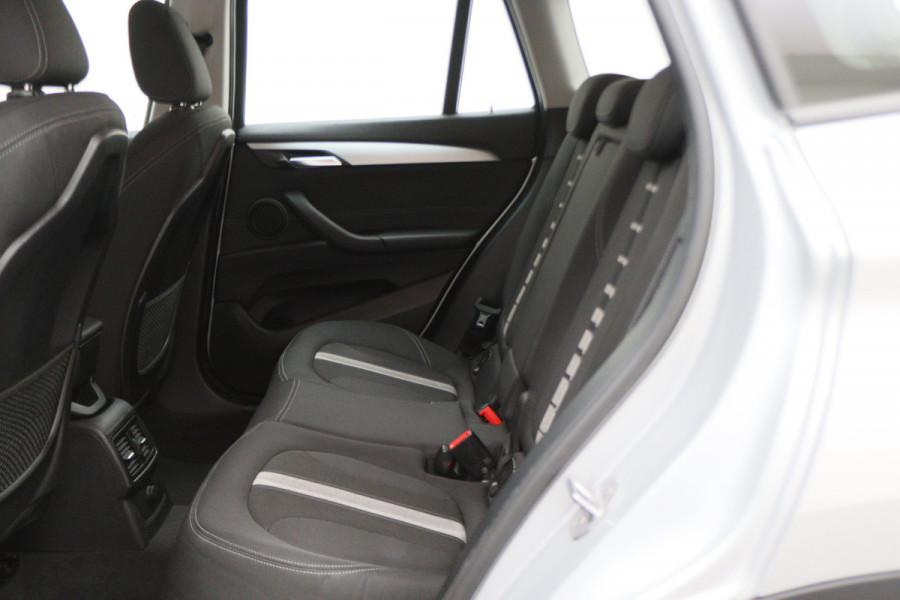 BMW X1 sDrive18i Centennial High Executive Automaat Camera, LED, Navigatie, Climate, Trekhaak, PDC BMW X1 sDrive18i Centennial High Executive Automaat Camera, LED, Navigatie, Climate, Trekhaak, PDC