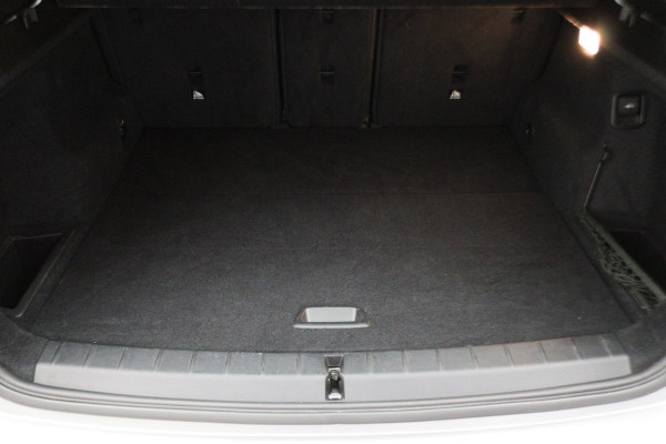 BMW X1 sDrive18i Centennial High Executive Automaat Camera, LED, Navigatie, Climate, Trekhaak, PDC BMW X1 sDrive18i Centennial High Executive Automaat Camera, LED, Navigatie, Climate, Trekhaak, PDC