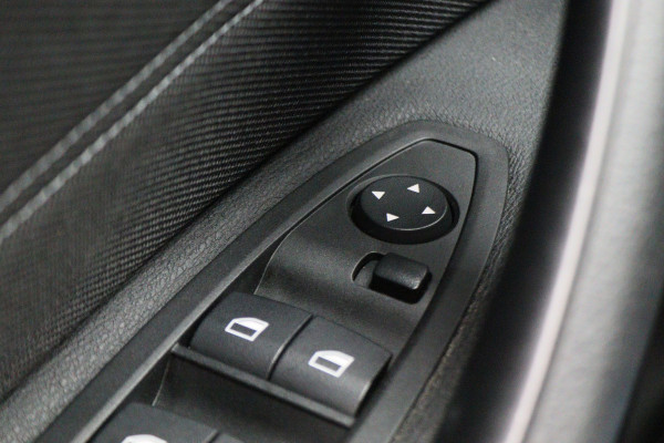 BMW X1 sDrive18i Centennial High Executive Automaat Camera, LED, Navigatie, Climate, Trekhaak, PDC BMW X1 sDrive18i Centennial High Executive Automaat Camera, LED, Navigatie, Climate, Trekhaak, PDC