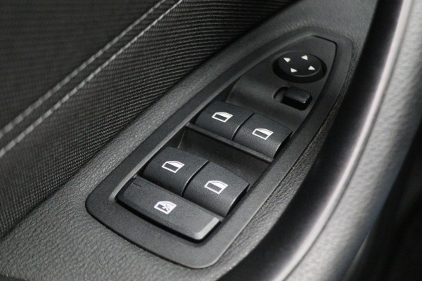 BMW X1 sDrive18i Centennial High Executive Automaat Camera, LED, Navigatie, Climate, Trekhaak, PDC BMW X1 sDrive18i Centennial High Executive Automaat Camera, LED, Navigatie, Climate, Trekhaak, PDC