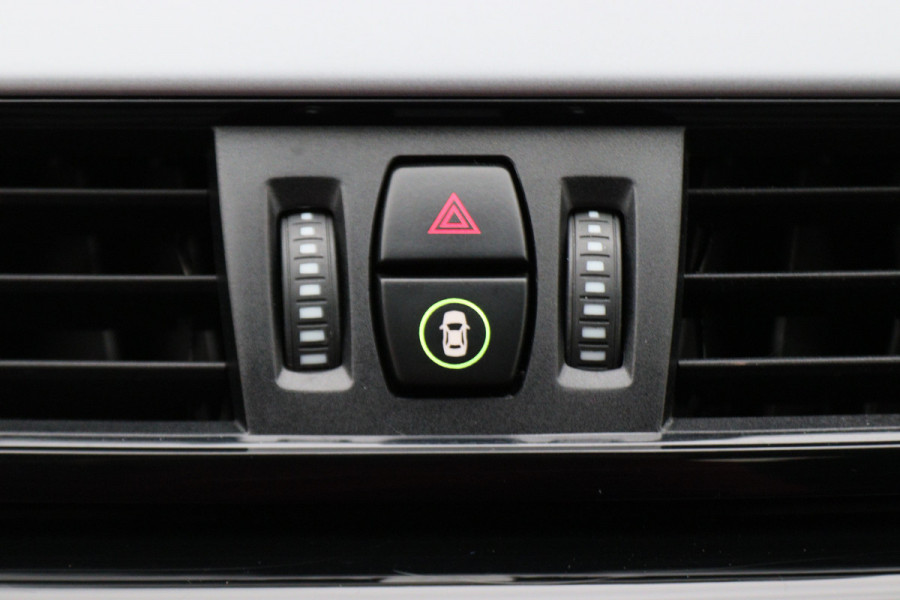 BMW X1 sDrive18i Centennial High Executive Automaat Camera, LED, Navigatie, Climate, Trekhaak, PDC BMW X1 sDrive18i Centennial High Executive Automaat Camera, LED, Navigatie, Climate, Trekhaak, PDC