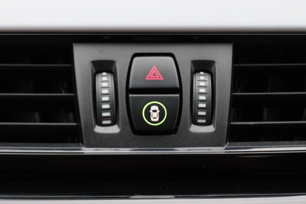 BMW X1 sDrive18i Centennial High Executive Automaat Camera, LED, Navigatie, Climate, Trekhaak, PDC BMW X1 sDrive18i Centennial High Executive Automaat Camera, LED, Navigatie, Climate, Trekhaak, PDC