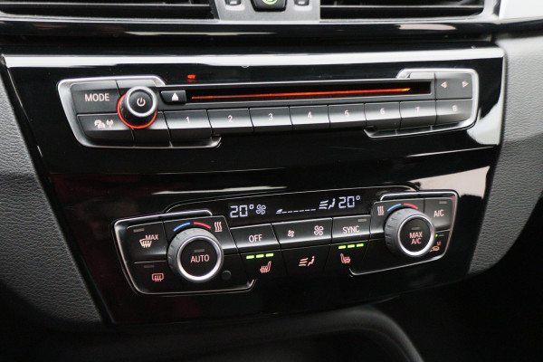 BMW X1 sDrive18i Centennial High Executive Automaat Camera, LED, Navigatie, Climate, Trekhaak, PDC BMW X1 sDrive18i Centennial High Executive Automaat Camera, LED, Navigatie, Climate, Trekhaak, PDC