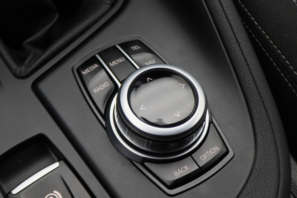 BMW X1 sDrive18i Centennial High Executive Automaat Camera, LED, Navigatie, Climate, Trekhaak, PDC BMW X1 sDrive18i Centennial High Executive Automaat Camera, LED, Navigatie, Climate, Trekhaak, PDC